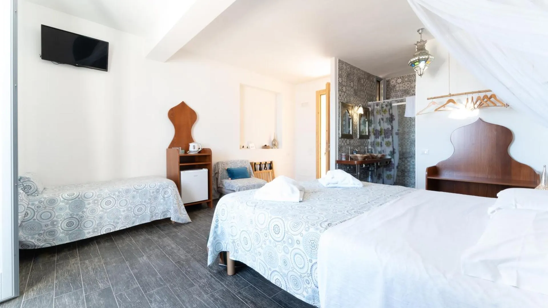 Hotel Ajamola Favignana 3*,  Italia